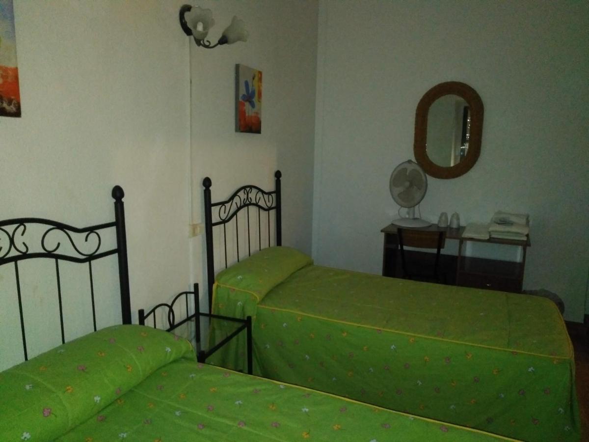 Pension Carretero Caces Kültér fotó