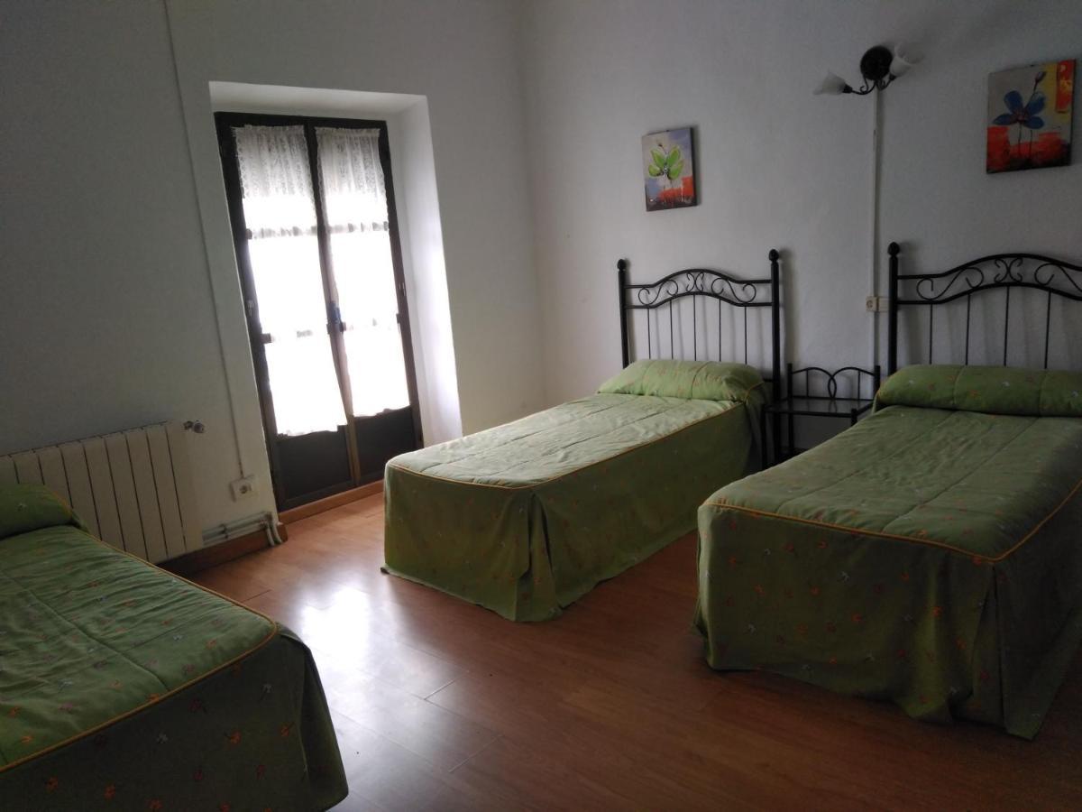 Pension Carretero Caces Kültér fotó