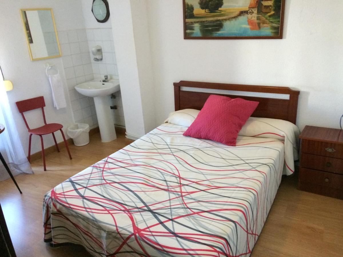 Pension Carretero Caces Kültér fotó