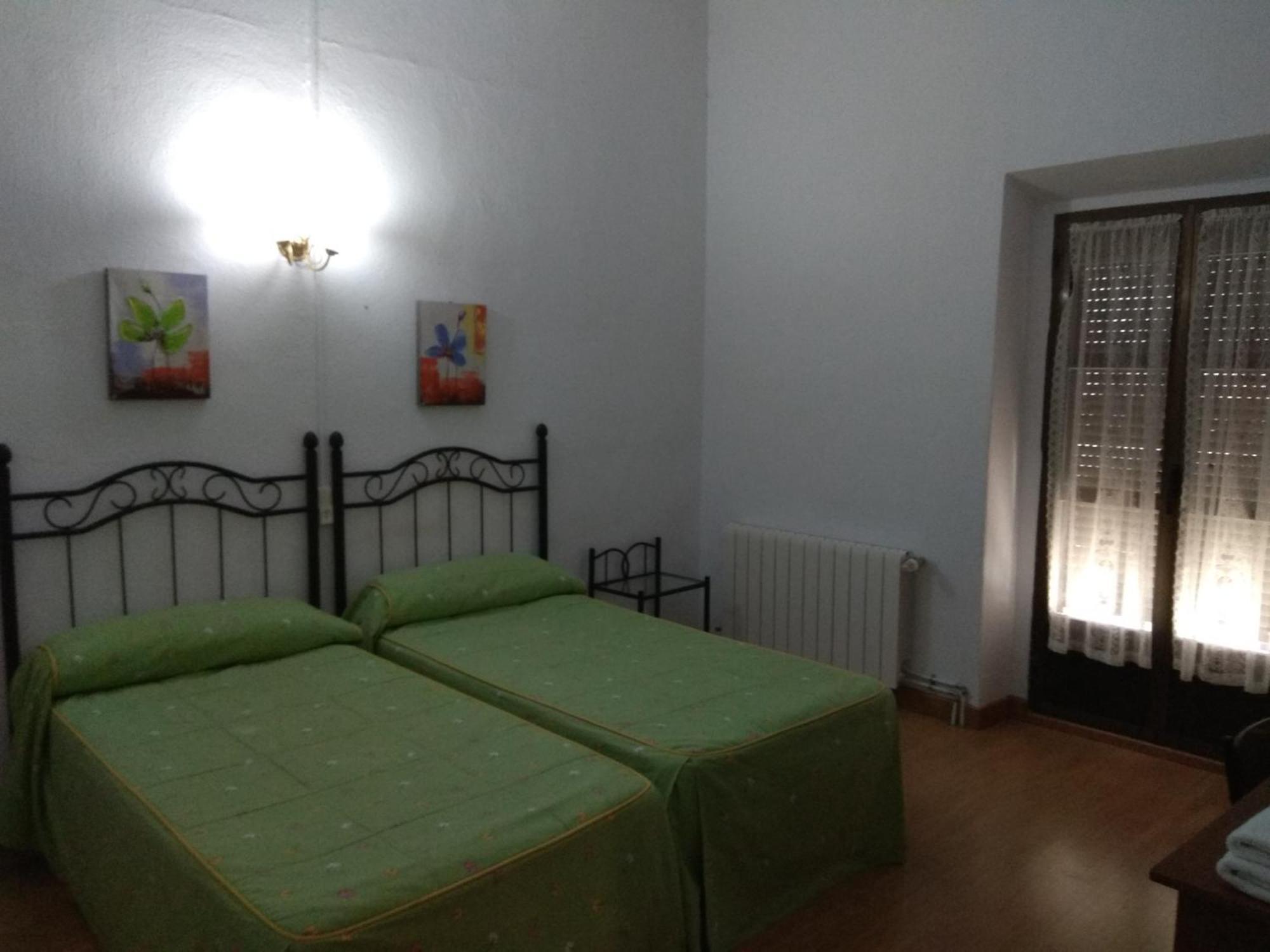Pension Carretero Caces Kültér fotó